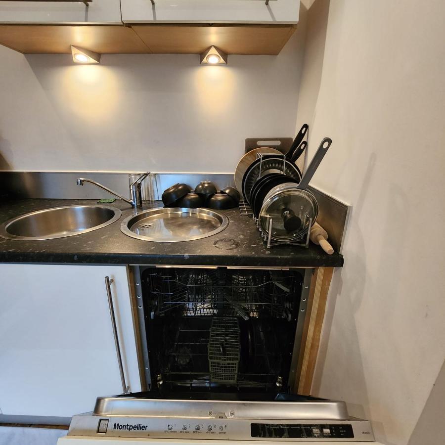 Shared Apartment - Walking From Leeds City Center Εξωτερικό φωτογραφία