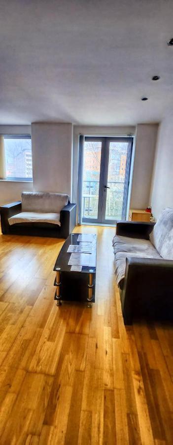 Shared Apartment - Walking From Leeds City Center Εξωτερικό φωτογραφία