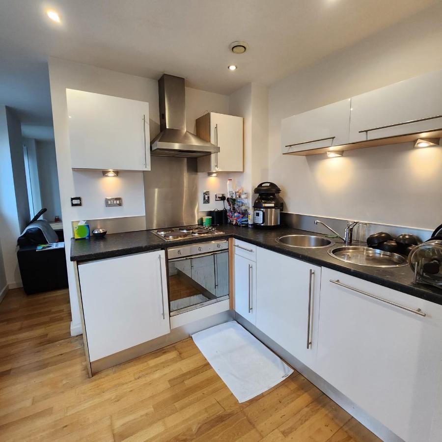 Shared Apartment - Walking From Leeds City Center Εξωτερικό φωτογραφία