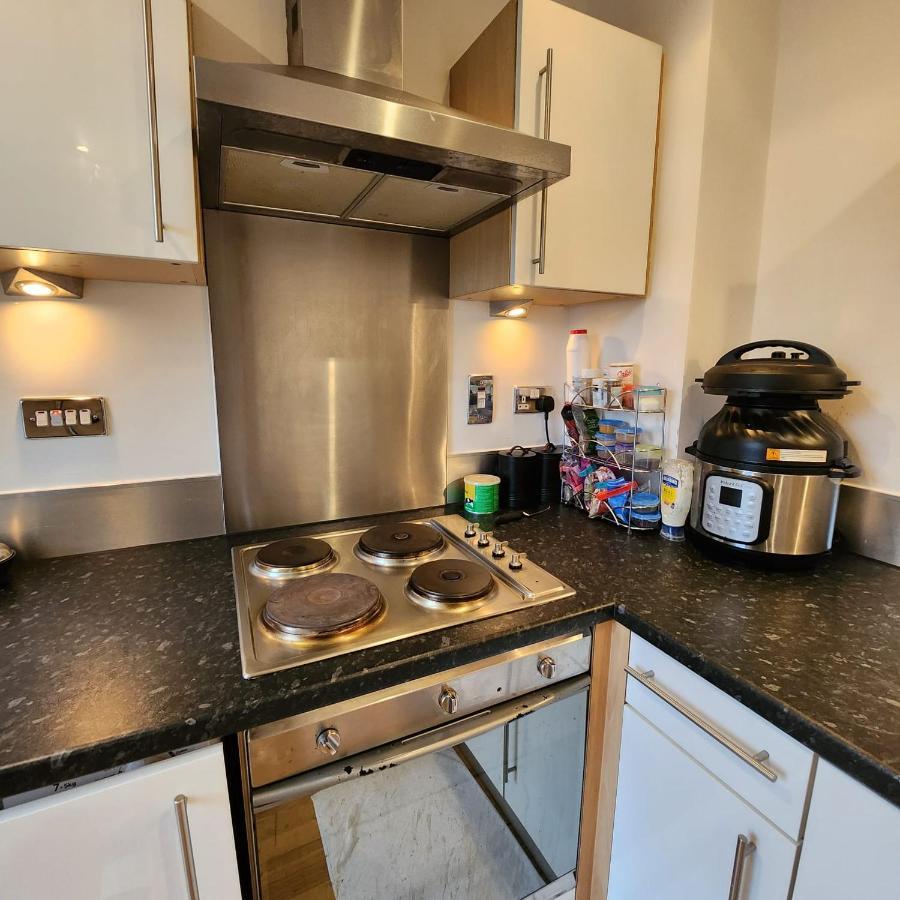 Shared Apartment - Walking From Leeds City Center Εξωτερικό φωτογραφία